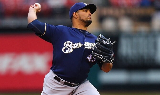 Jhoulys Chacin se ha convertido en el lanzador más consistente de los Cerveceros de Milwaukee.