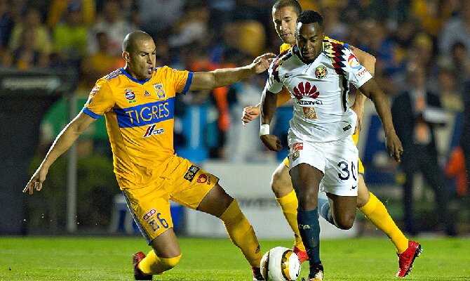 Renato Ibarra del América en partido contra Tigres
