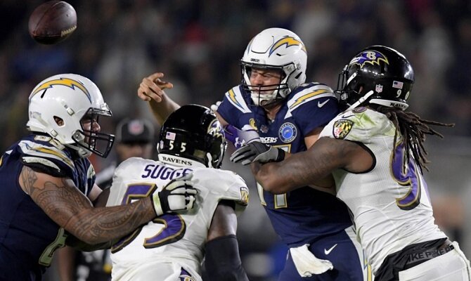 Los Cuervos de Baltimore buscan imponerse nuevamente ante los Cargadores de Los Angeles.