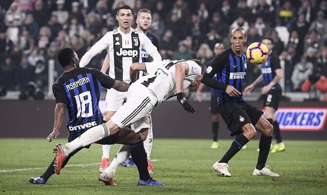La Juventus, ya campeona, visita al Inter de Milán, que necesita de un triunfo.