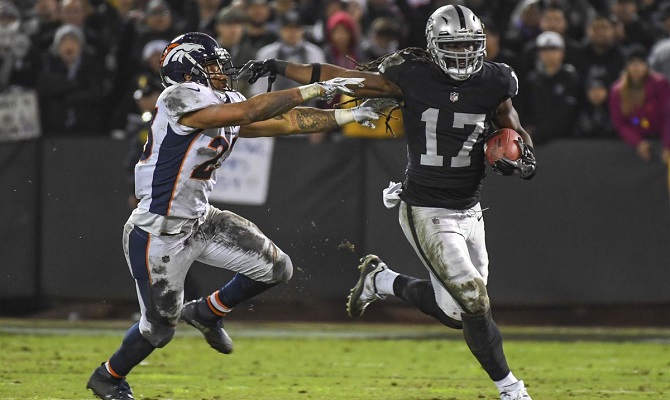 Los Raiders de Oakland reciben a los Broncos de Denver por última vez en California.