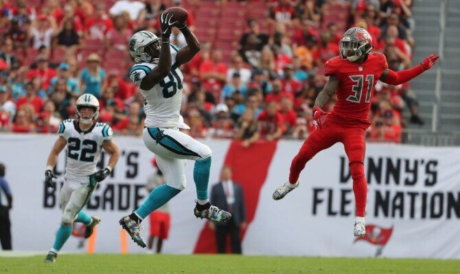 Panteras de Carolina y Bucaneros de Tampa Bay se enfrentan en Londres.