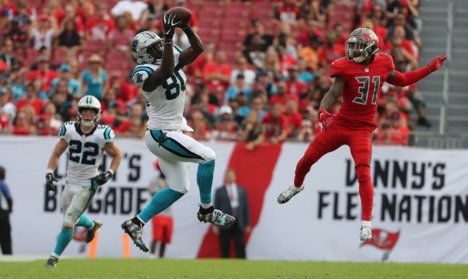 Panteras de Carolina y Bucaneros de Tampa Bay se enfrentan en Londres.