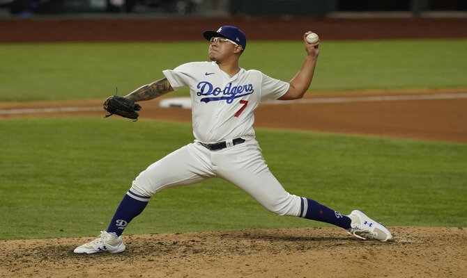 Julio Urías es uno de los lanzadores de Los Angeles Dodgers, equipo favorito para ganar esta temporada de la MLB.