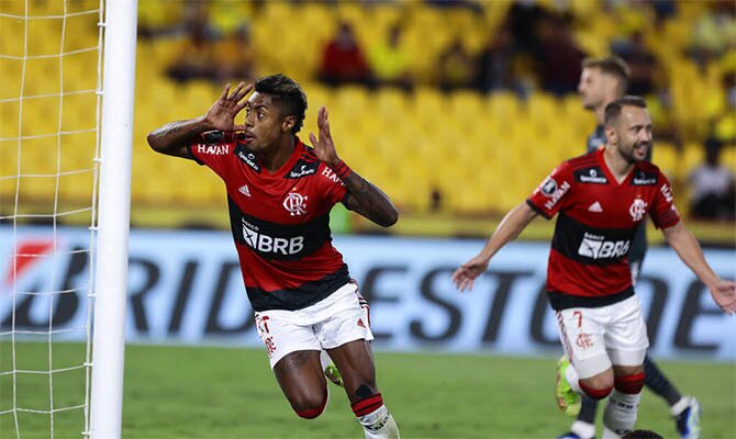 Bruno Henrique celebrando ante el Barcelona. La final de la Libertadores será Palmeiras vs Flamengo