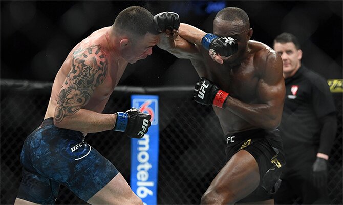 Kamaru Usman en combate contra Burns. Cuotas Usman vs Covington en UFC 268.