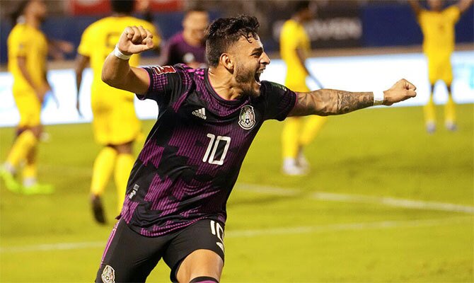 Alexis Vega celebrando ante Jamaica. En la Eliminatoria de CONCACAF jugará México vs Costa Rica.
