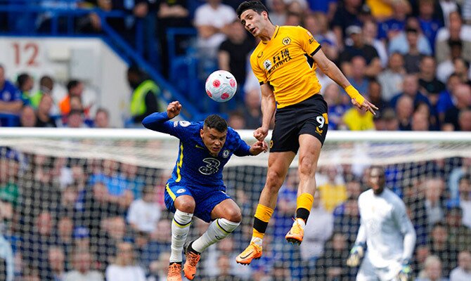 Raul Jimenez de Wolverhampton en encuentro frente al Chelsea