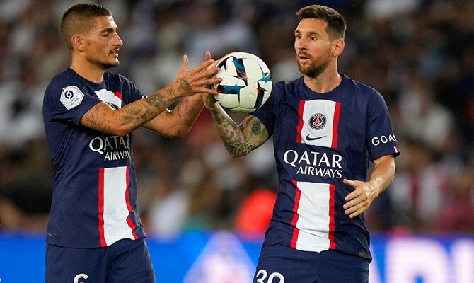 Marco Verratti y Lionel Messi en partido del PSG en la Ligue 1