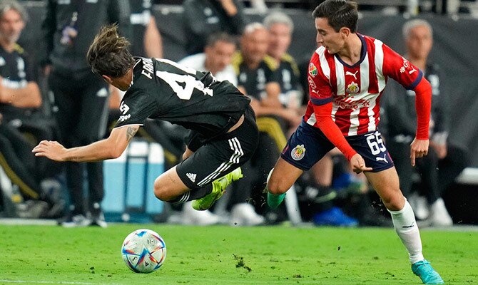 Sebastian Perez de Chivas de Guadalajara en partido contra Juventus