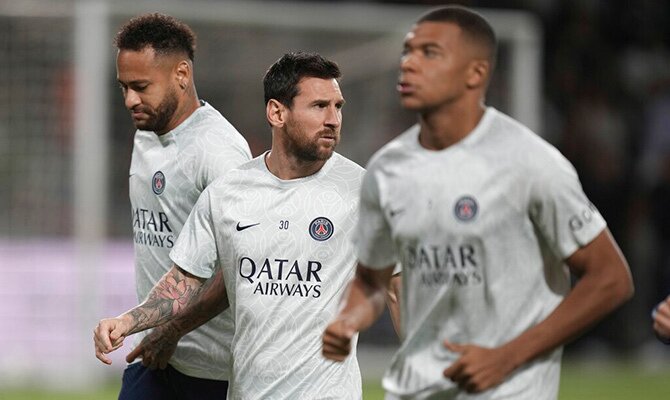 Neymar, Messi y Mbappe en calentamiento previo con el PSG en la Champions