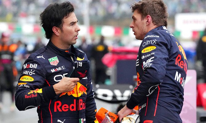 Sergio Perez y Max Verstappen de Red Bull en Suzuka