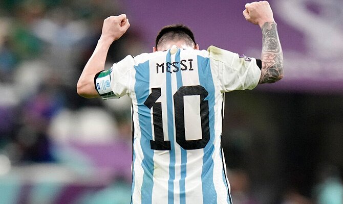 Lionel Messi festeja la victoria de Argentina en cuartos de final del Mundial 2022