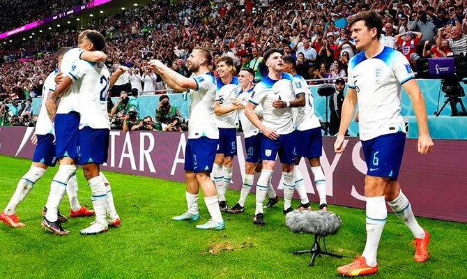 Jugadores de Inglaterra celebran un gol en la Copa del Mundo 2022
