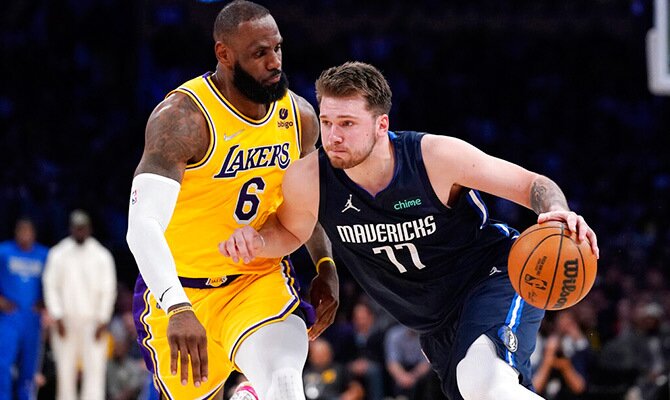 Luka Doncic ante la marca de LeBron James en un duelo entre Mavs y Lakers