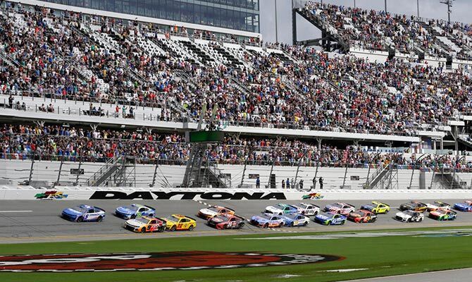 Daytona 500 abre la temporada de NASCAR con un espectaculo sin igual