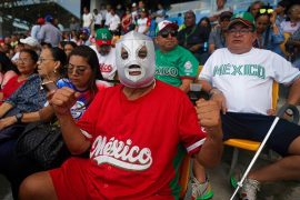Aficionados mexicanos esperan una buena actuacion en el Clasico Mundial de Beisbol