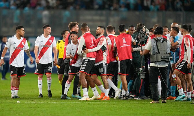 Jugadores de River Plate al finalizar el partido ante Sporting Cristal en la Libertadores 2023