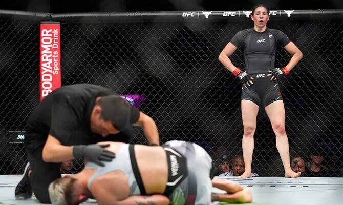 Irene Aldana tras su victoria sobre Macy Chiasson en UFC 279