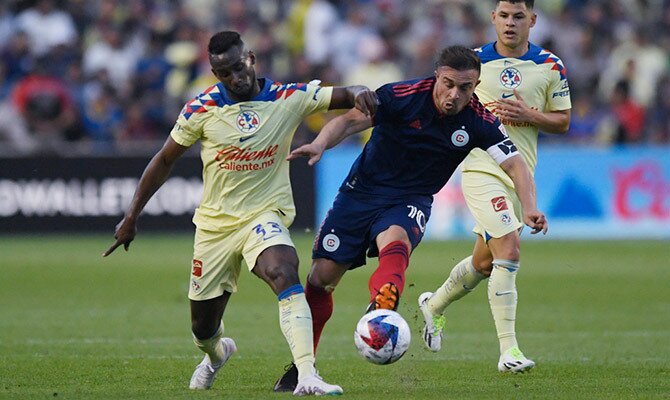 Julian Quiñones del América en partido de Leagues Cup ante Chicago