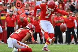Harrison Butker de Kansas City Chiefs en juego de pretemporada de NFL