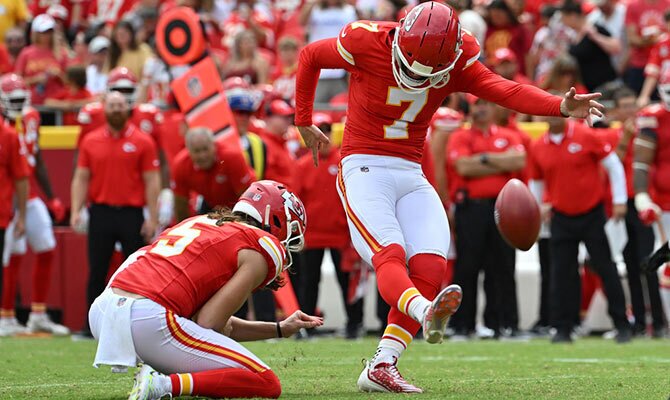 Harrison Butker de Kansas City Chiefs en juego de pretemporada de NFL