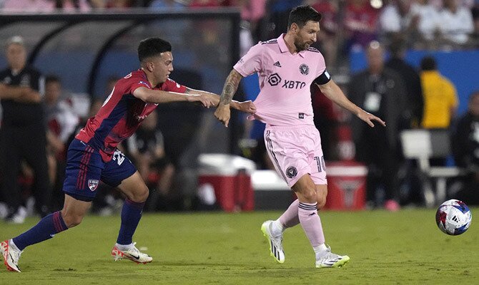 Lionel Messi de Inter Miami en juego frente a Dallas en la Copa de Ligas