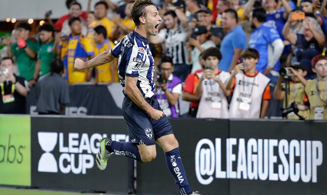 Sergio Canales celebra el gol de la clasificación para Rayados sobre Tigres