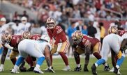 Brock Purdy de San Francisco 49ers en partido de pretemporada NFL