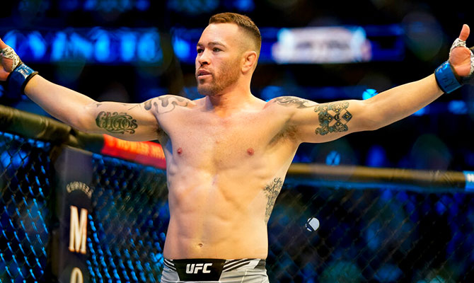 El estadounidense Colby Covington celebra su actuación en UFC 268