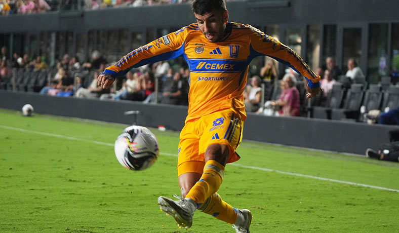 Angel Correa de los Tigres en partido ante Inter Miami