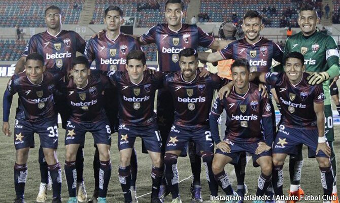 El equipo del Atlante antes de un partido de Liga de Expansion en 2023