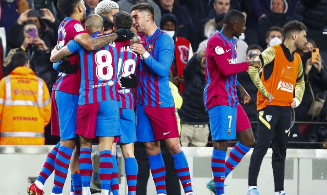 Futbolistas del Barcelona en plena celebracion de un gol