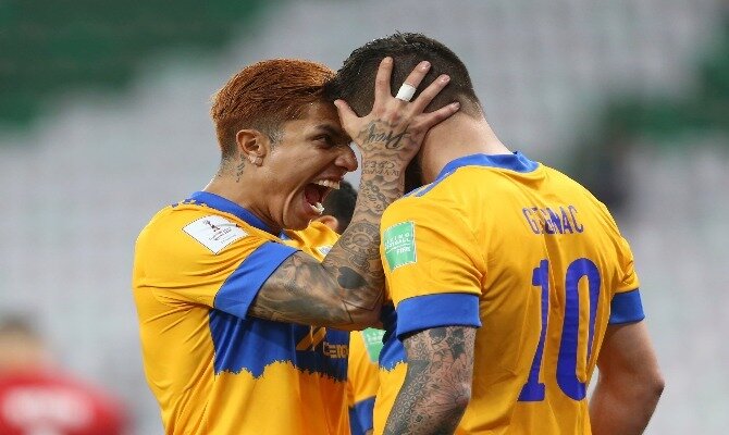 Carlos Salcedo y André-Pierre Gignac celebrando el gol en el Mundial de Clubes. La final será Bayern Munich vs Tigres
