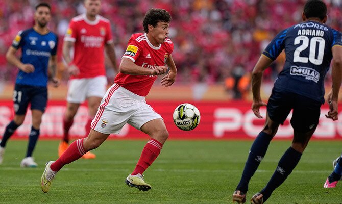 Joao Neves del Benfica en partido de la Liga de Portugal 2023