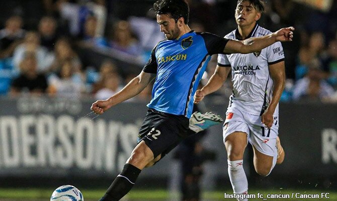 El volante Raul Castillo de Cancún en partido contra Tlaxcala
