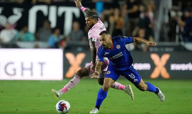 Moisés Vieira de Cruz Azul en juego contra Inter Miami