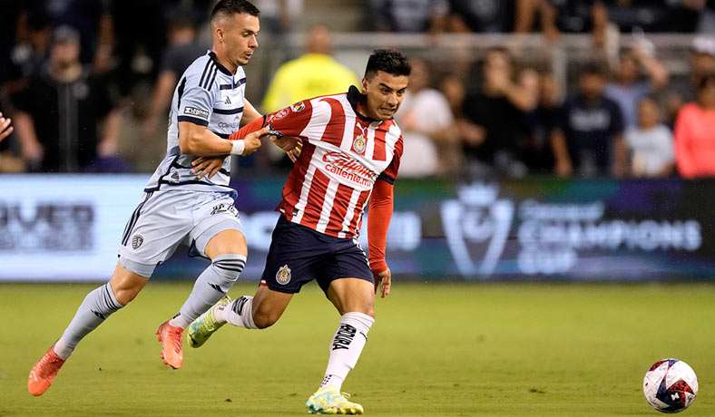 Fernando Beltran de Chivas en partido contra Kansas City