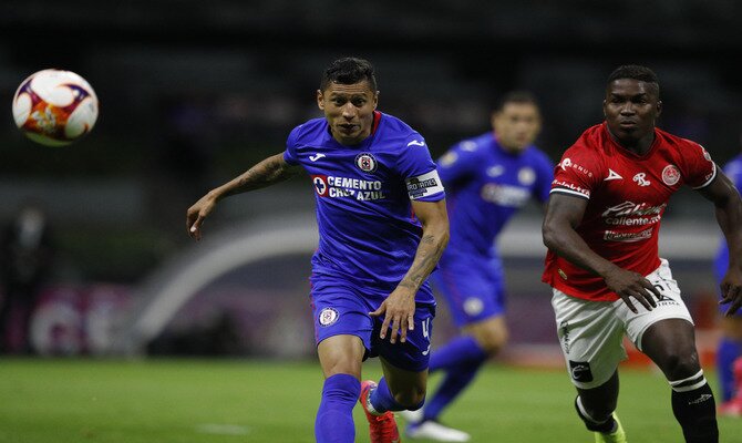 Julio César Domínguez es una de las piezas importantes en la defensa celeste para el próximo Cruz Azul vs Atlas.