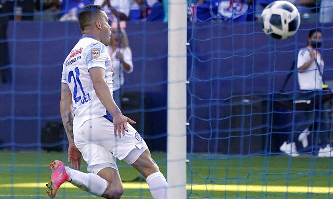 Imagen de Jonathan Rodríguez celebrando un gol. Cuotas y picks Cruz Azul vs Toluca de la Liga Mx.