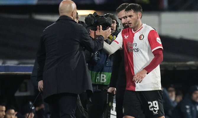 Momios del Feyenoord vs PSV en un duelo de mexicanos en la Eredivisie