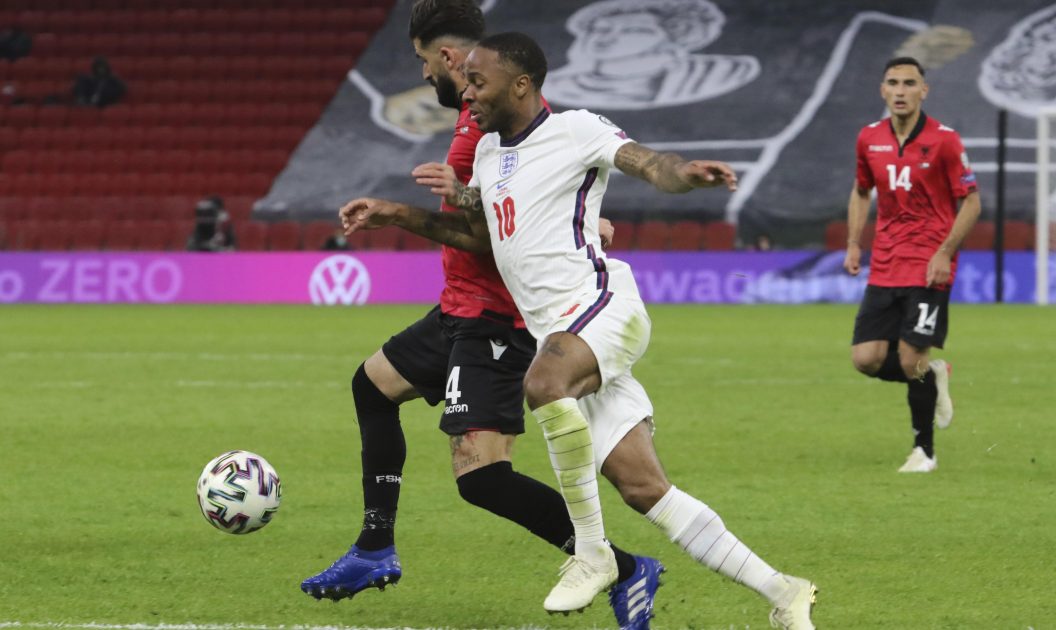 Raheem Sterling será fundamental para el juego ofensivo del partido Inglaterra vs Polonia. Descubre nuestros picks.