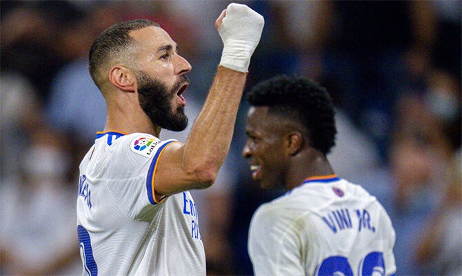 Benzema celebra un gol anotado con los Blancos. Cuotas y pronósticos Inter de Milán vs Real Madrid.