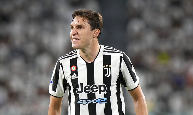 Cristiano Ronaldo realiza un regate en la imagen. Cuotas para el Juventus vs Milan de la Serie A.