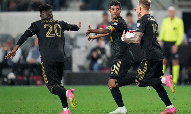 Carlos Vela festeja un gol de Los Angeles FC en la MLS 2023