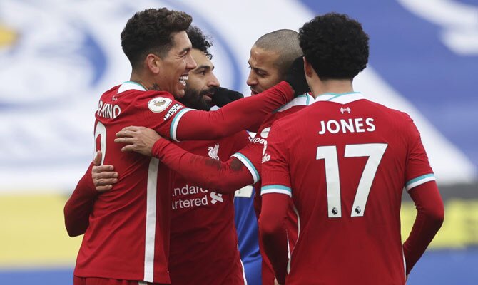 Mohamed Salah, Roberto Firmino, Curtis Jones y Thiago celebran el gol y se prepara para el juego Liverpool vs Everton.