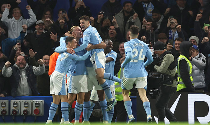 Jugadores del Manchester City festejan un gol de Haaland