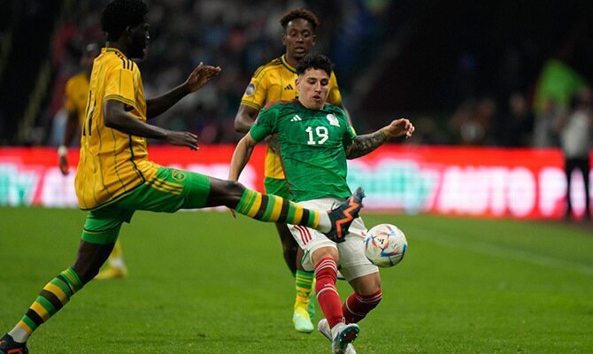 Jorge Sanchez en partido de la Seleccion Mexicana contra Jamaica en el Estadio Azteca
