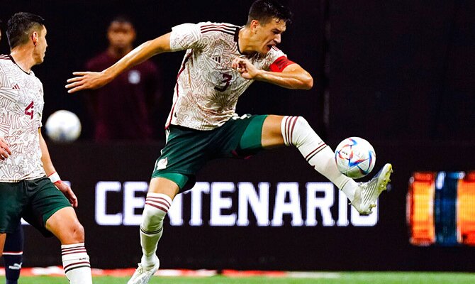 Cesar Montes de la Seleccion Mexicana en un amistoso en Estados Unidos