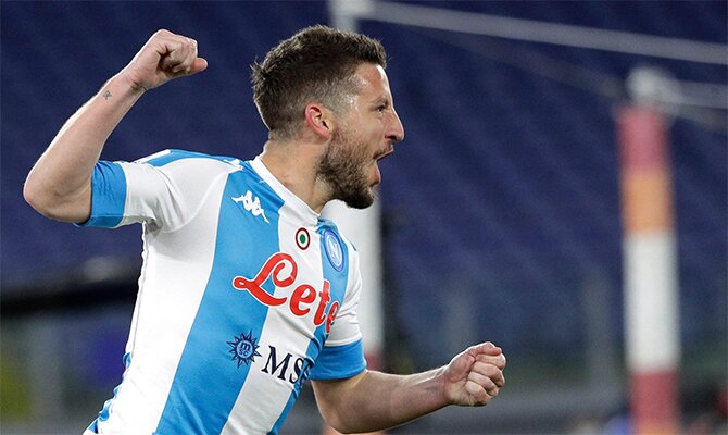 Revisa las cuotas del Napoli vs Lazio y celebra tus aciertos como el jugador de la imagen
